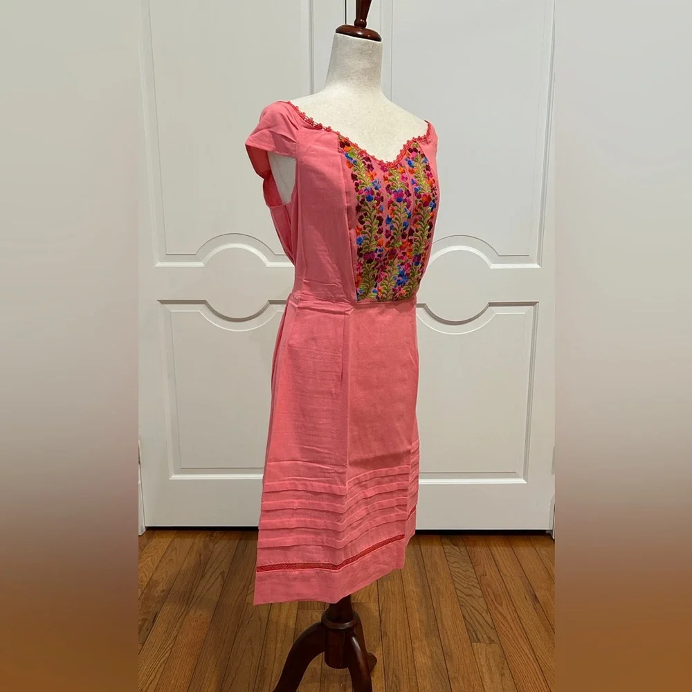 Mexican embroidered dress, hand Embroidered with Cotton threads. - Picture 5 of 7